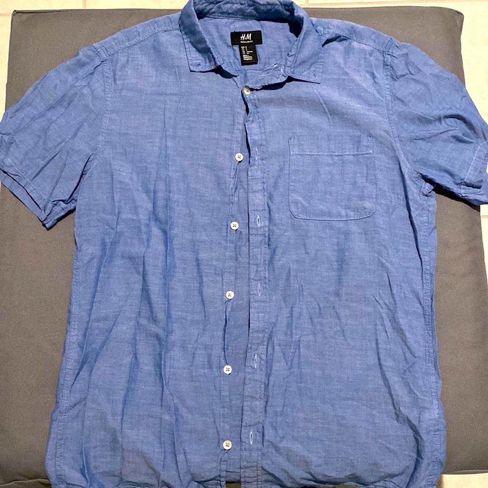 Size small men’s button down top